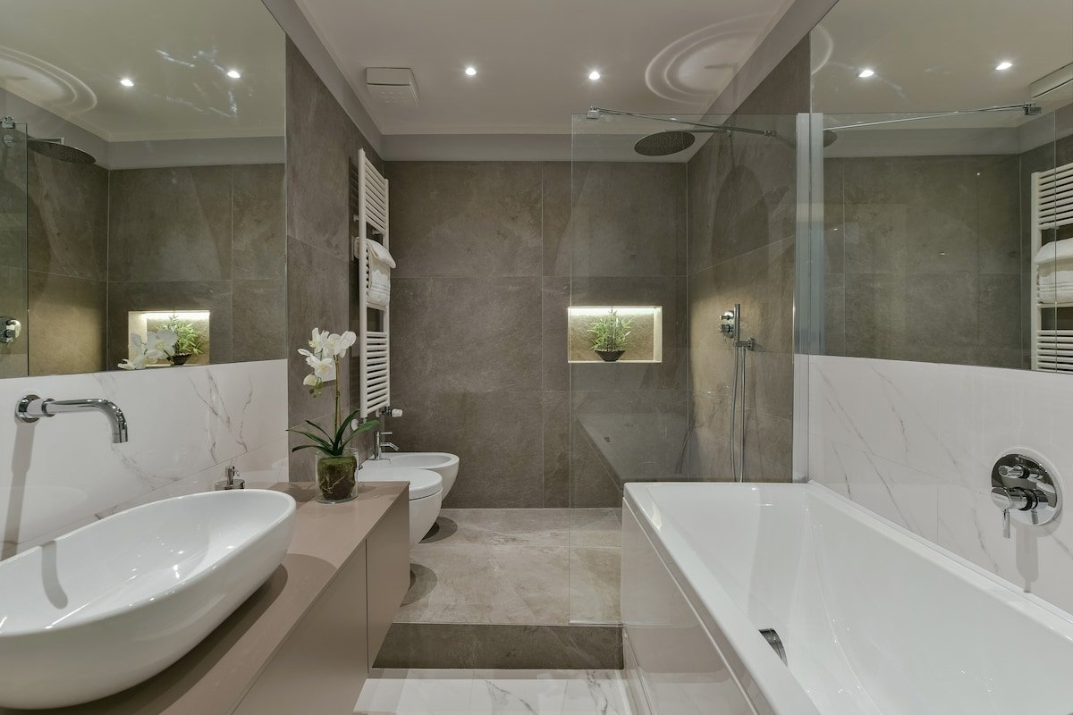 Ponte Vecchio DeLuxe – 2 Bedroom 2 Bathroom gallery image 5