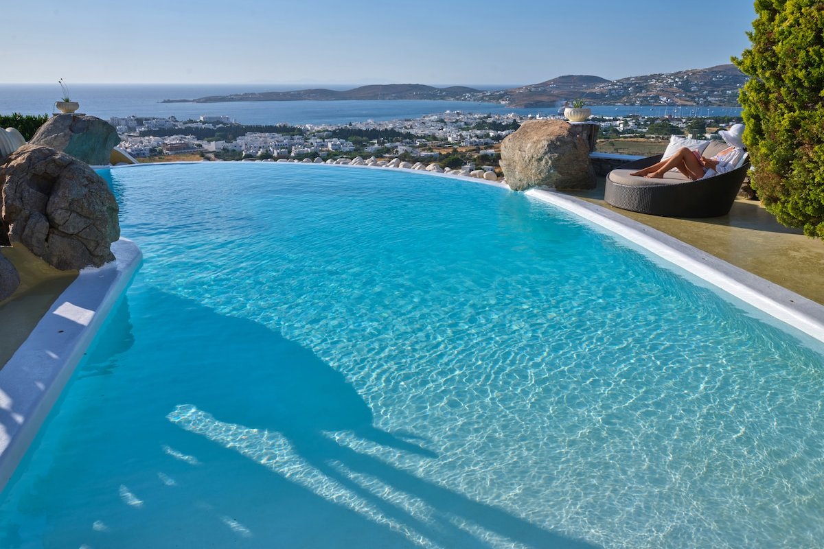 Villa Carmen with pr. pool close to Parikia gallery image 5