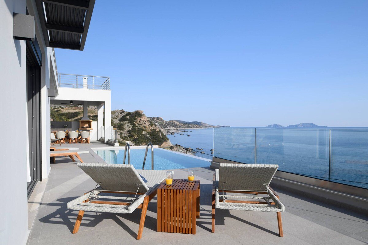 Rozites Luxury Beachfront Villa, By Hellocrete gallery image 3