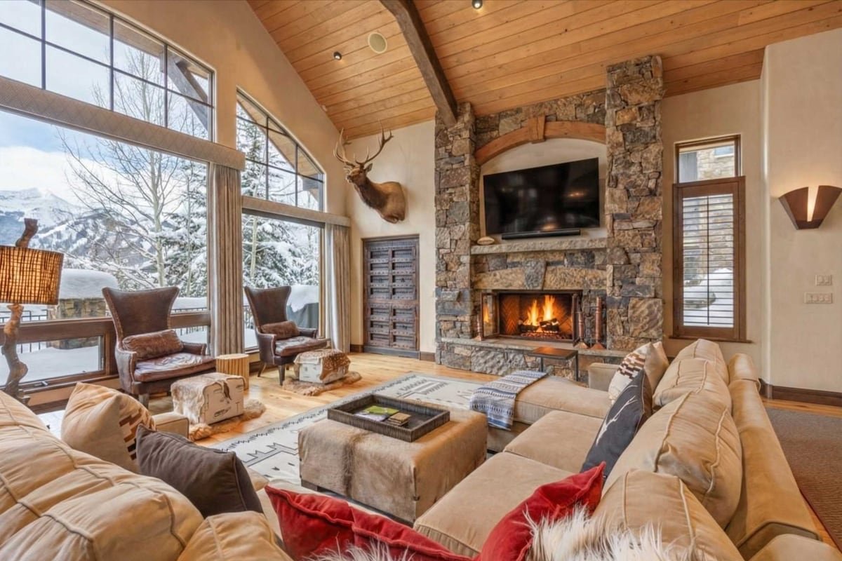 Luxury Telluride Retreat – Hot Tub & Mountain View gallery image 5