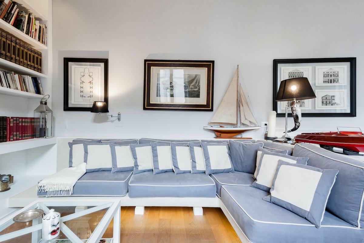 Radiant, Luxury Eclectic Apartment in Oltrarno gallery image 5