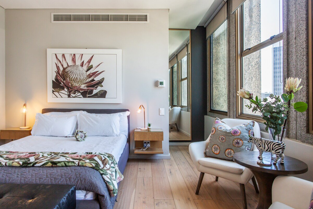 Skyline Retreat •Stylish Comfort• Pool•Gym 1008 gallery image 3