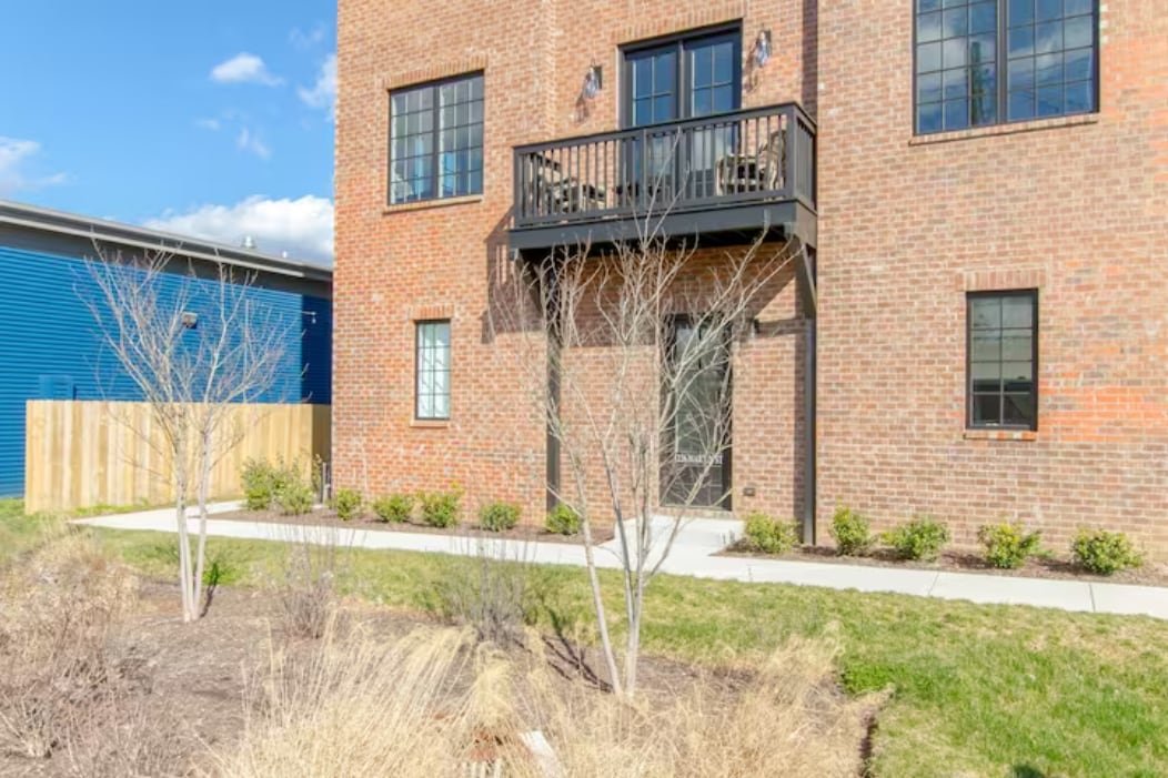 Two Beautiful Homes – Walkable to Geodis gallery image 3