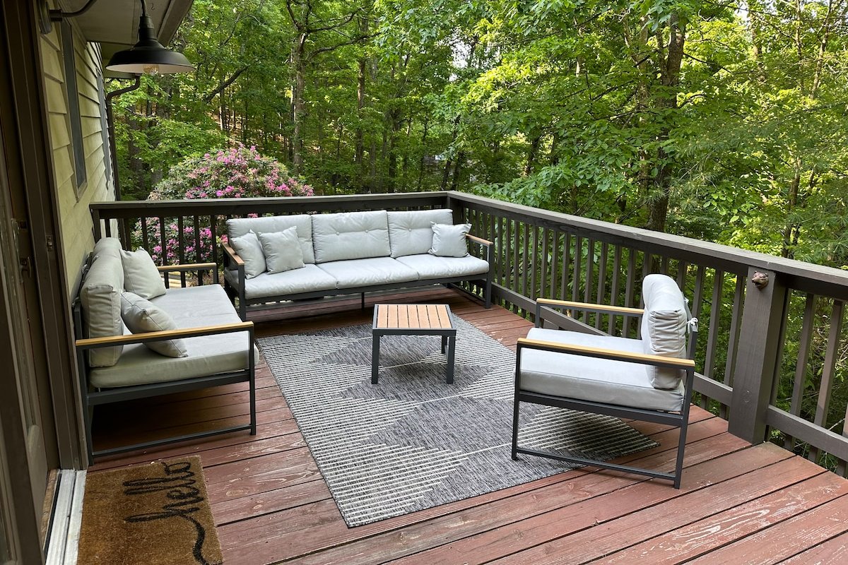 Long Weekend Getaway Minutes from Downtown AVL gallery image 2