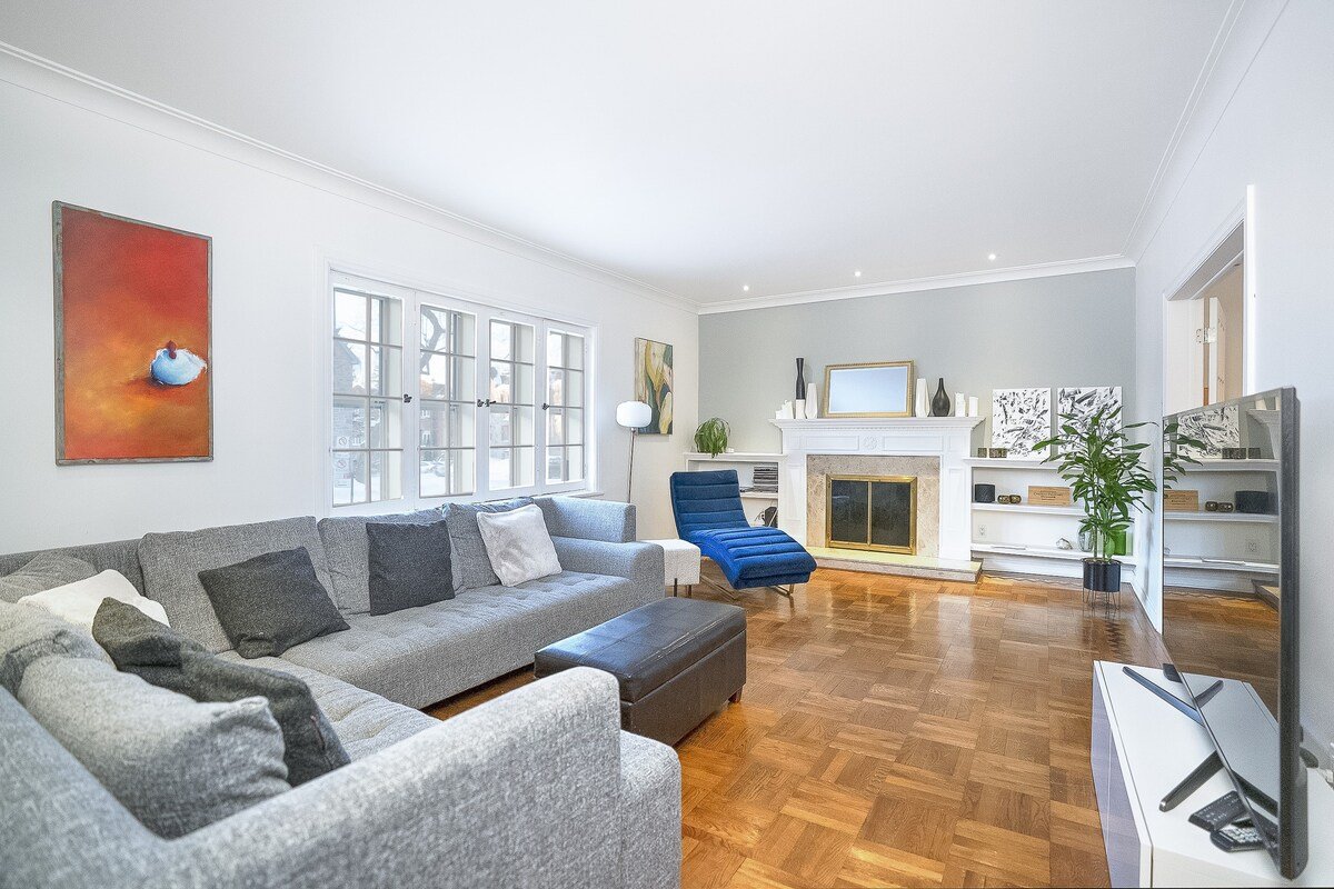 Retro-Chic Spacious Home on 2 floors in Montreal gallery image 4