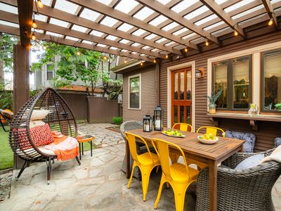 95/100 Walk Score! ~ Space Needle View ~Workout Rm