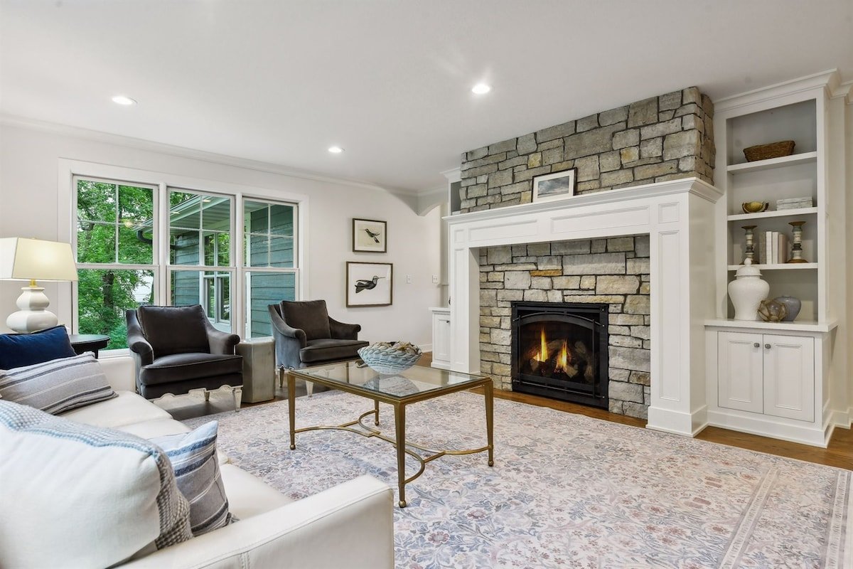 Lake Minnetonka time! Fireplace,games,beach! gallery image 4