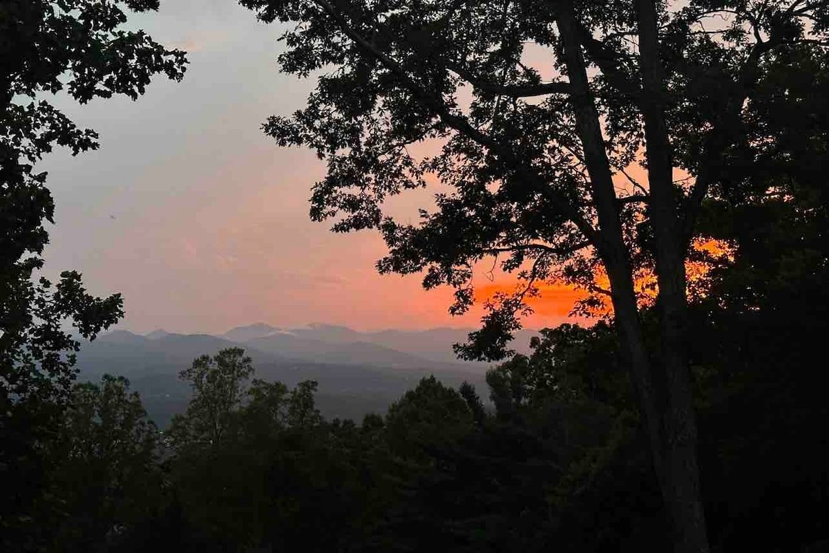 Luxury 7 bedroom home with spectacular views gallery image 4