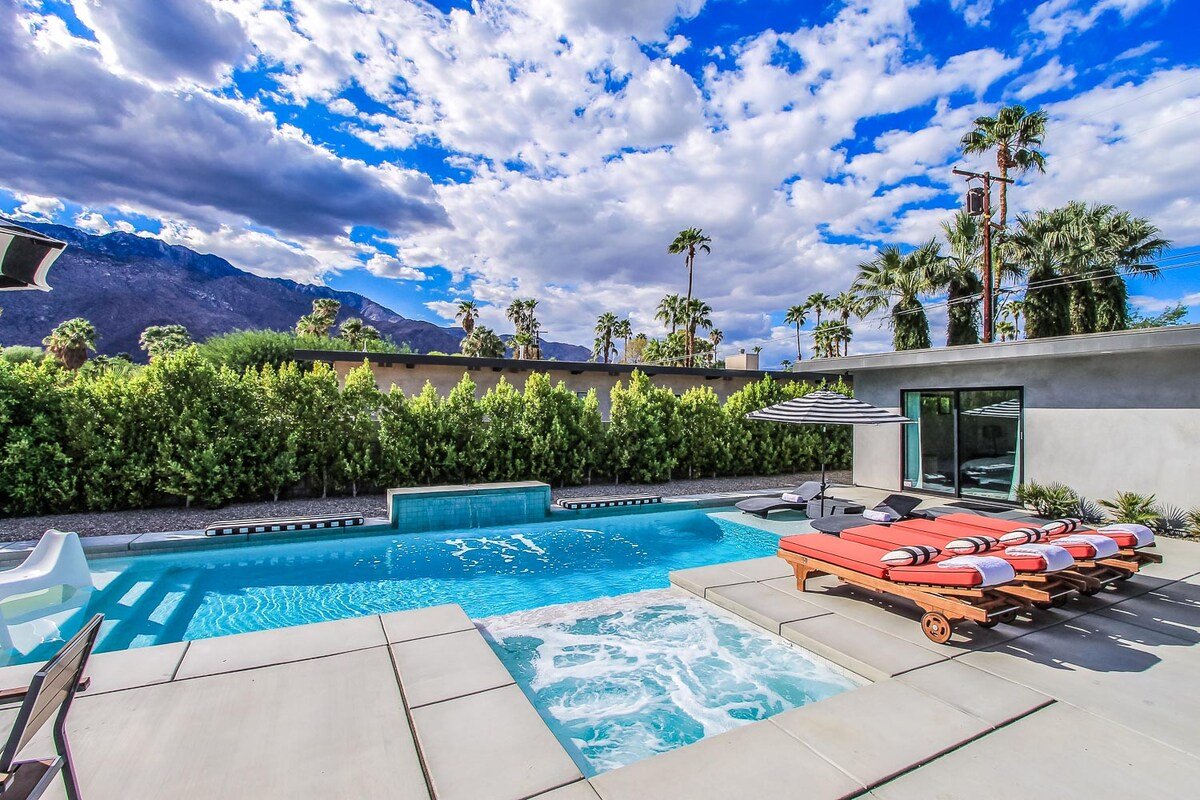 Palms at Park Villa • Pool, Spa & 5 Suites gallery image 5