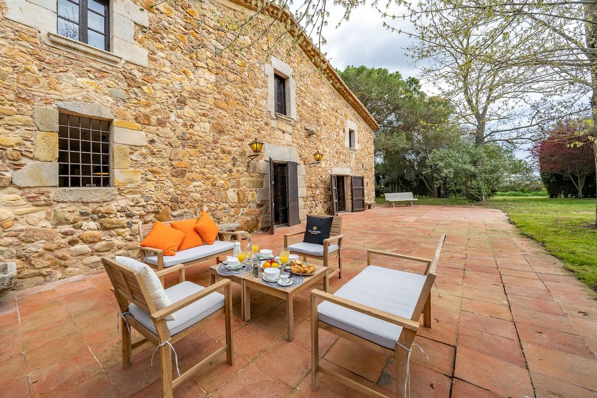 Masia Marco Lux – Large Groups, Pool, BBQ & A/C gallery image 2