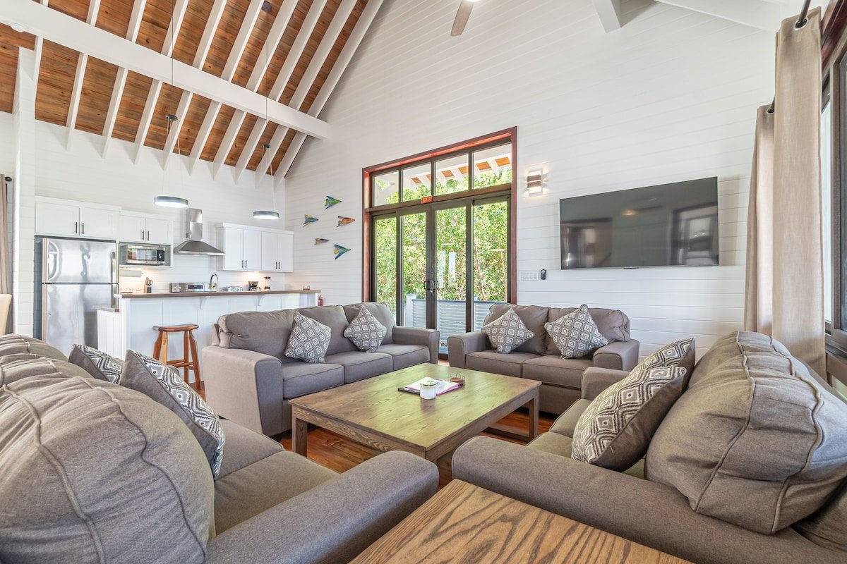 Backroads Sunset + The Pool Club at Mahogany Bay gallery image 2