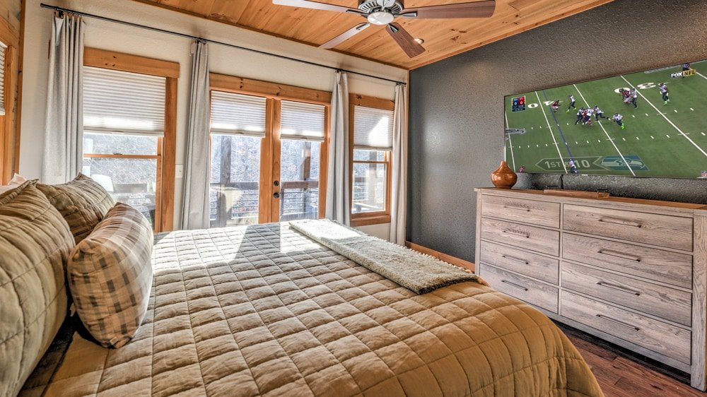 Paradise Found- Private Pool, Pets OK, King Beds! gallery image 3