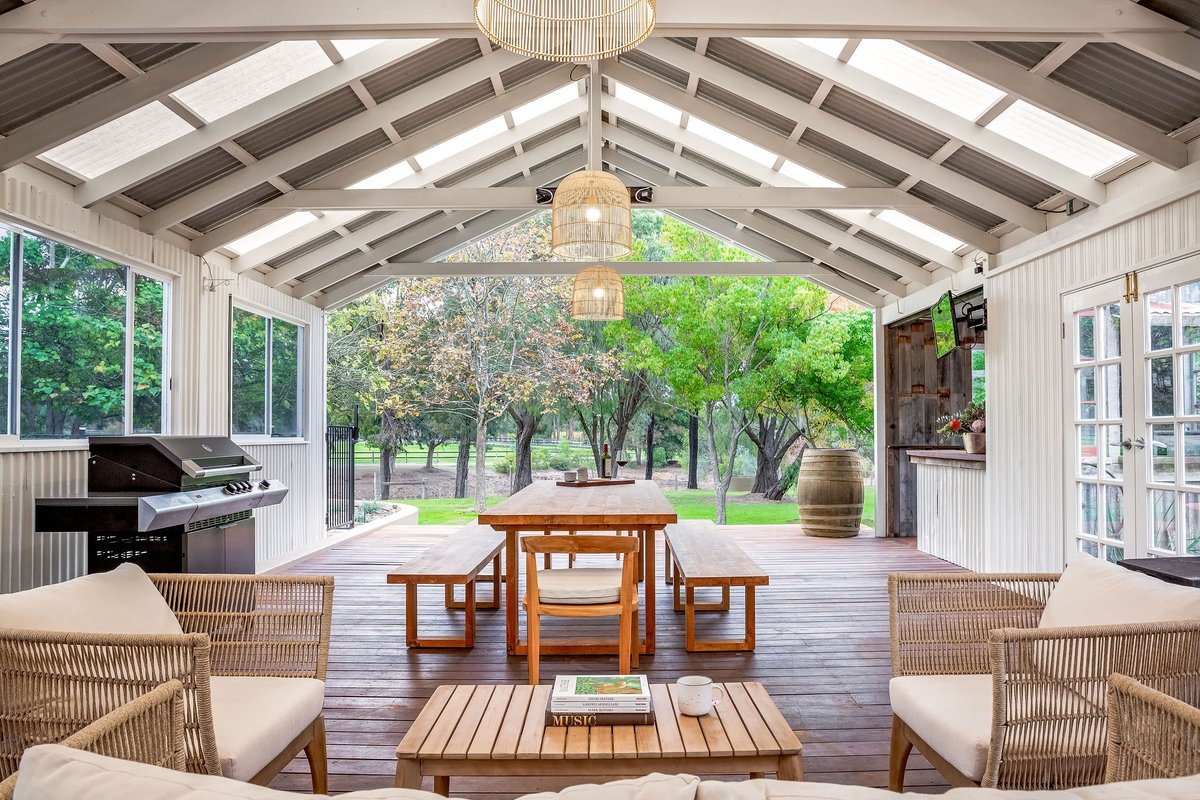 Yallingup Homestead – Lakeside Retreat