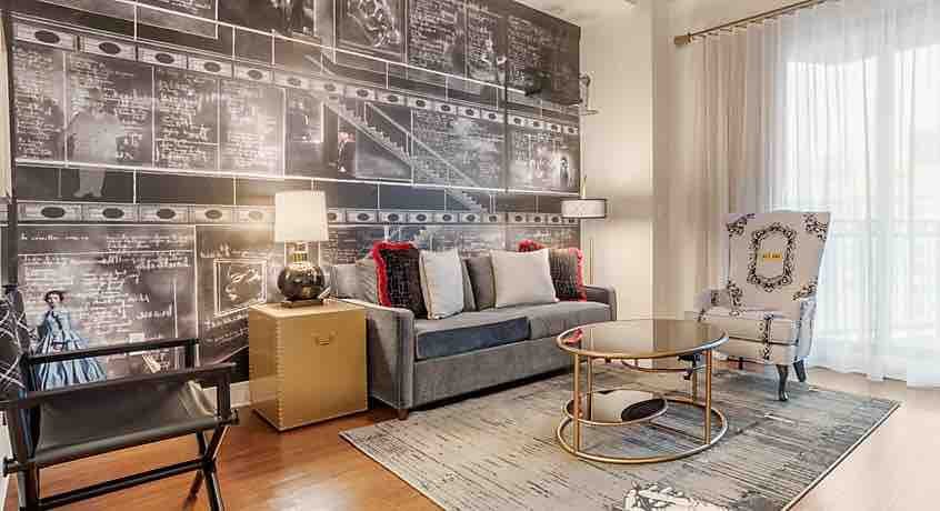 NOLA 2BR Lovely Theatre District w/Rooftop Pool gallery image 5