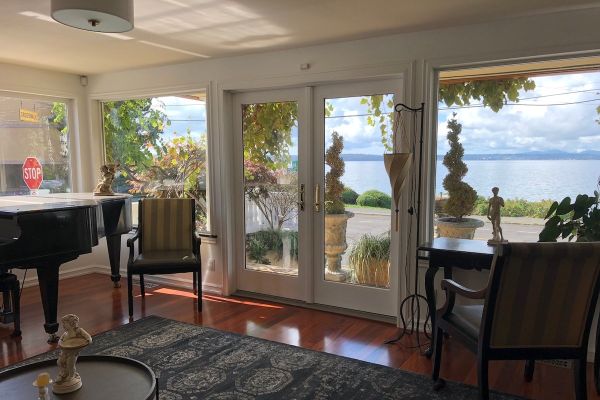 Seattle Waterfront Luxury View Villa on the Beach! gallery image 3