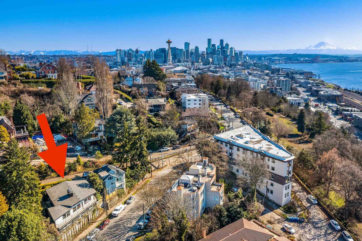 Water Views | Sleeps 20 | 2 Kitchens & Living Rms