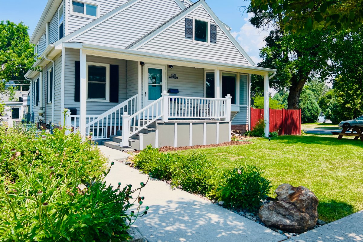 Epic Downtown Locale. Trails, views, more!