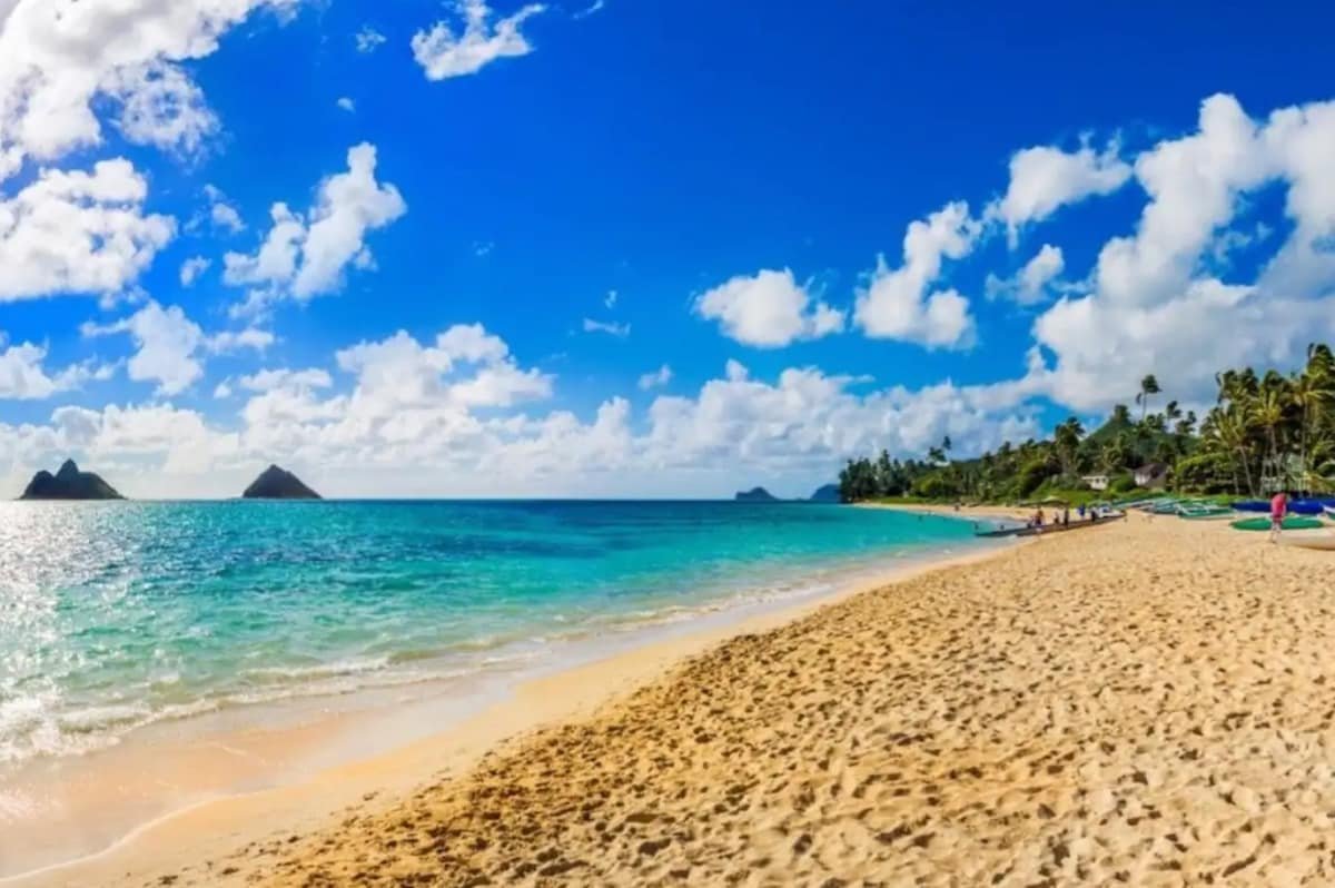 Large Kailua Beach Home – Steps To The Beach! gallery image 2