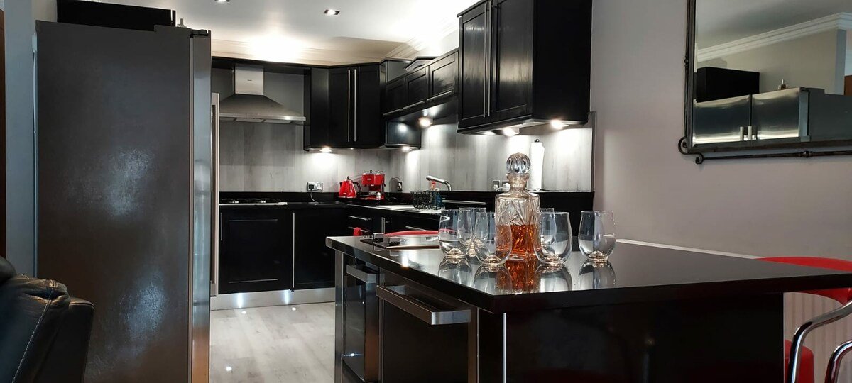 3/4 Bedroom Townhouse with 3 toilets over 3 levels gallery image 2