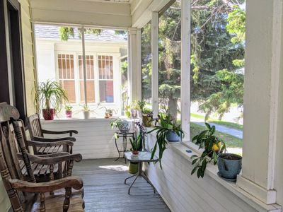 ☀Sunny Character☀7 mins to downtown w fenced yard