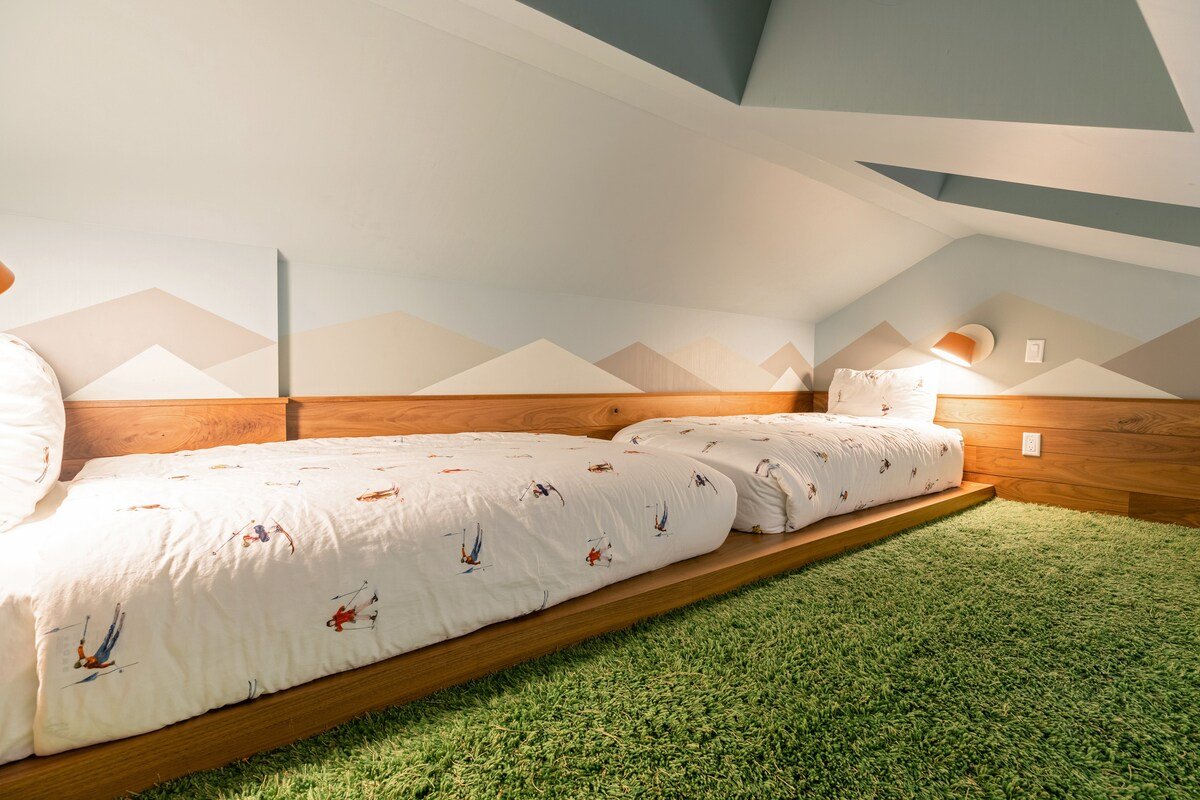 Village Inn Plaza #501 gallery image 5