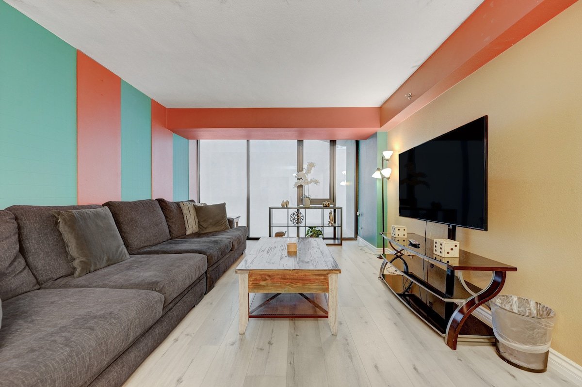 Penthouse w/ Epic View! Bellagio & Cosmo – 2Bd/2Ba gallery image 4