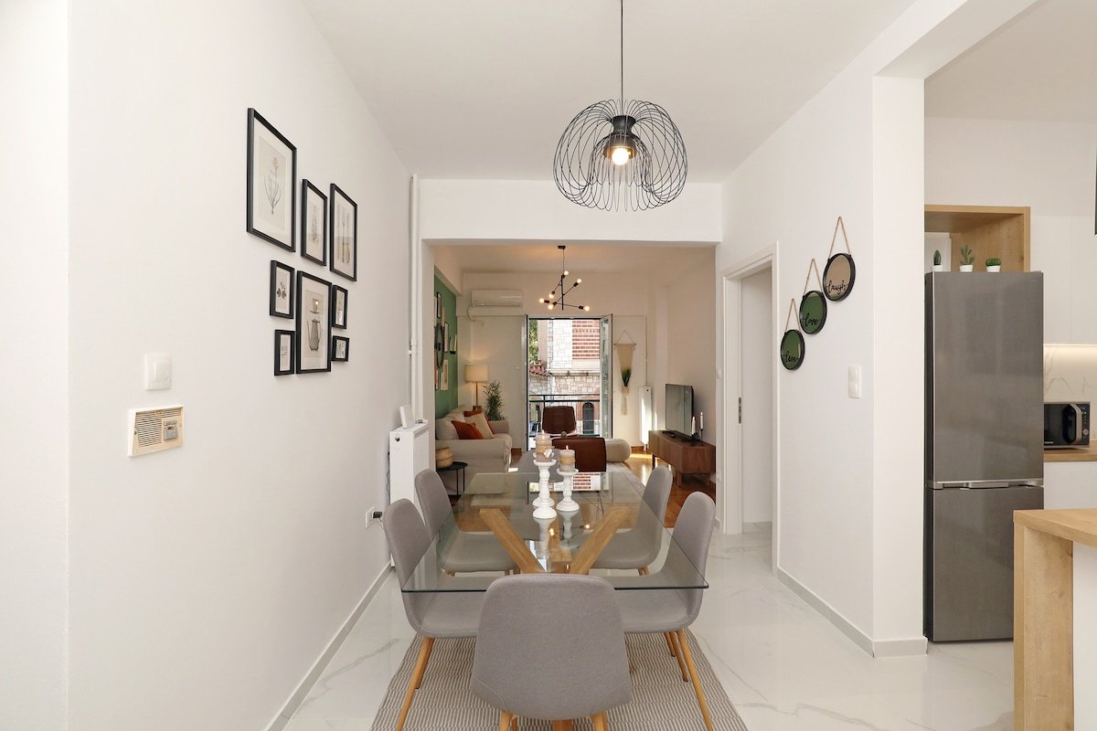 Golden Acropolis 3BD apartment gallery image 4