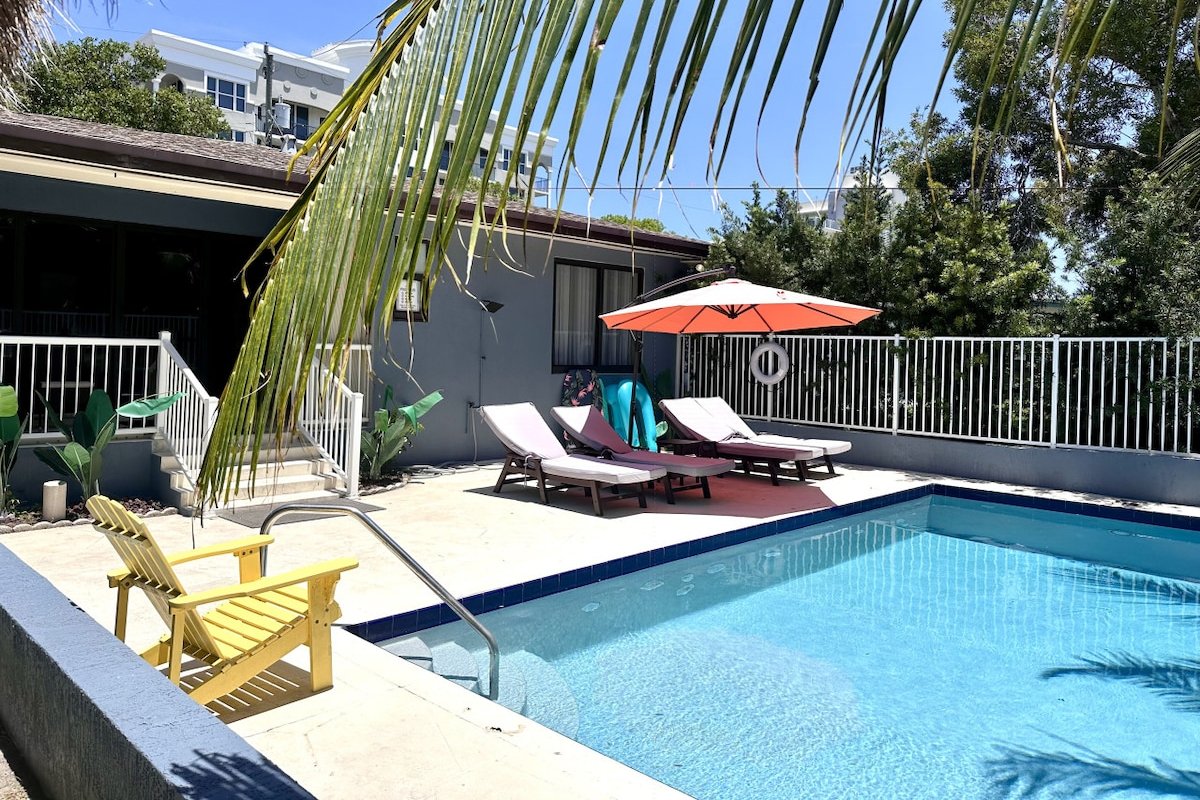 4-min Easy Walk to Beach/Pool/Tiki Canal Boat Dock gallery image 4