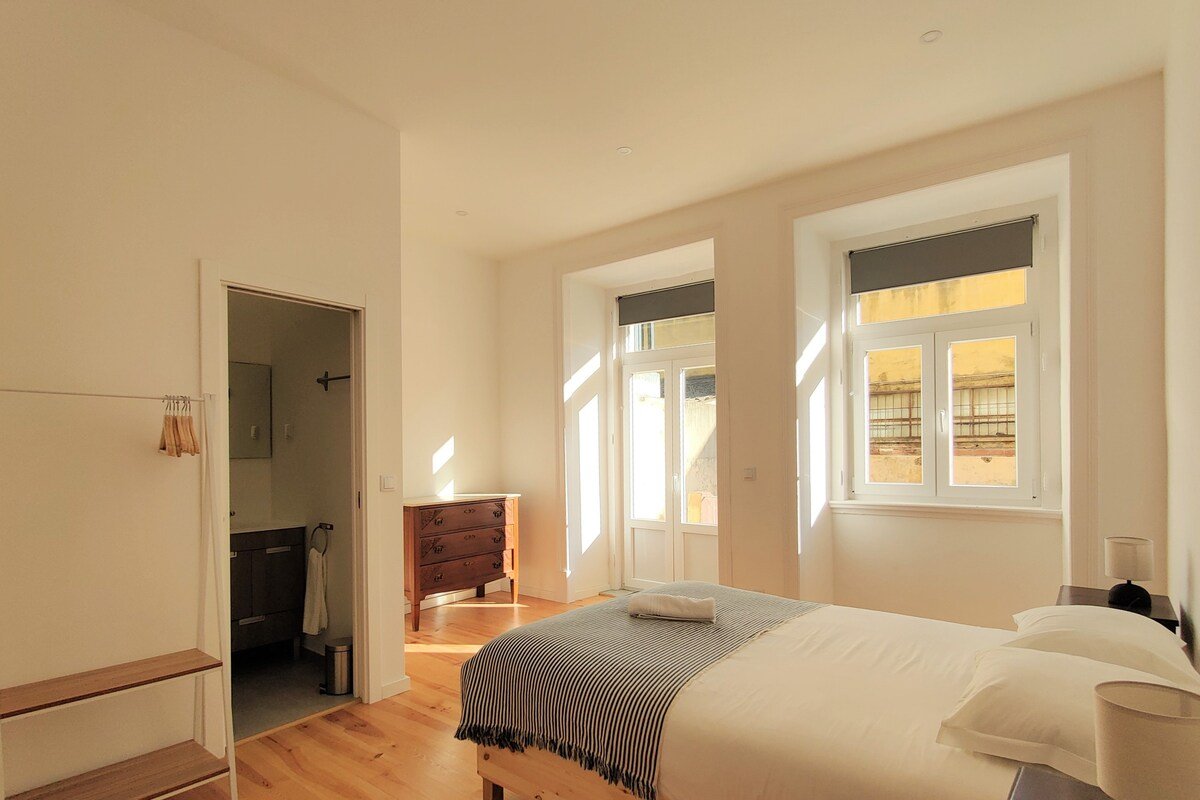 New! Kings Apartment IV w/ exterior Patio gallery image 4