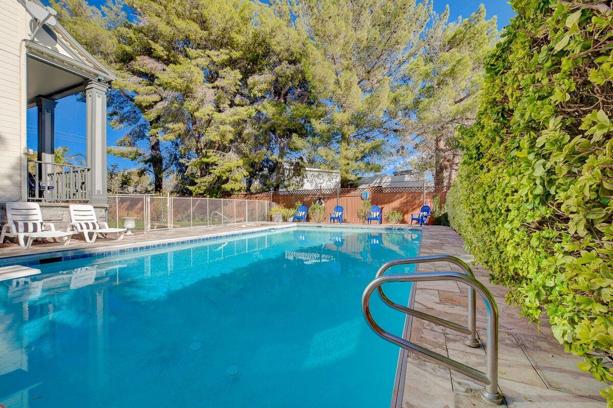 Upscale Luxury Estate gallery image 3