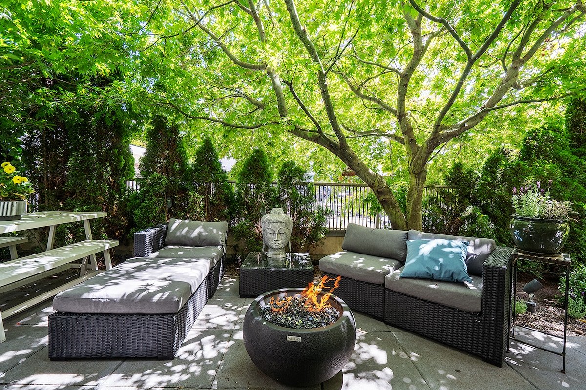 Waterfalls Hotel Huge patio/pool/AC Best location! gallery image 5