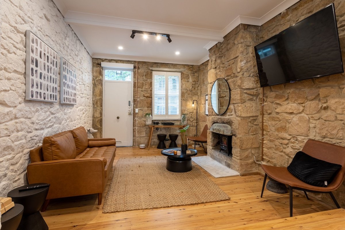 A Touch of Soho: Luxurious Sandstone Residence gallery image 3