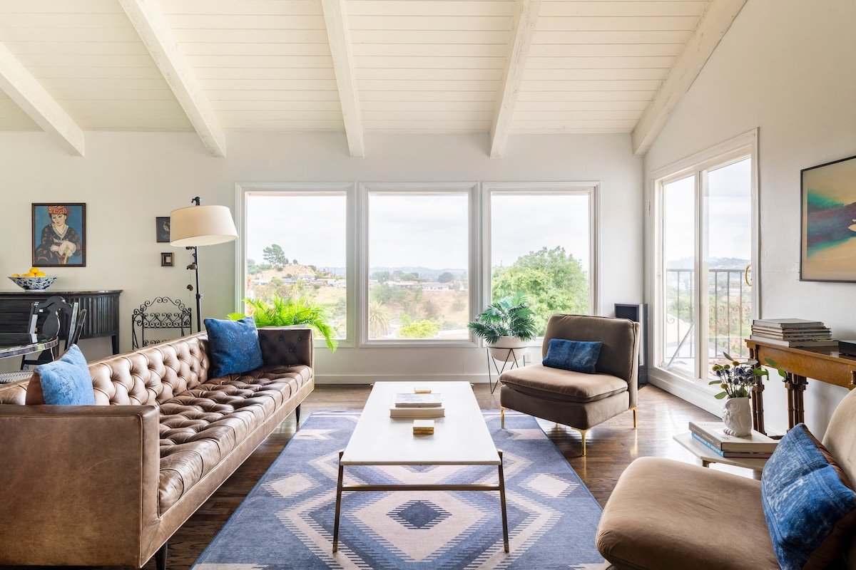 Eagle Rock Hilltop Retreat – Amazing Downtown View gallery image 2