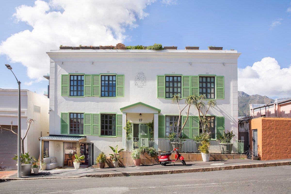 6 bedroom villa with roof top pool & mountain view gallery image 2