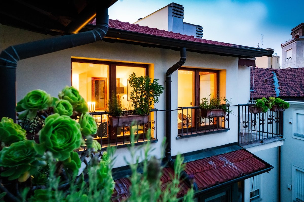 Duomo Penthouse with Terrace and Stunning Views gallery image 2