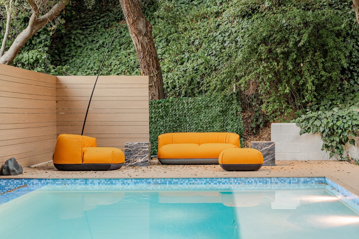 Elegant Luxury Retreat w/ Pool & Modern Touches gallery image 5