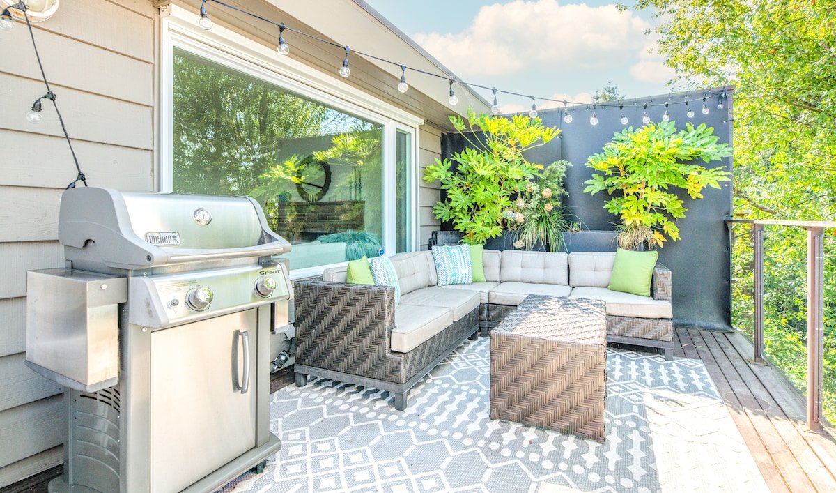 Quintessential Seattle Views, Water/Mtns, w HotTub gallery image 5