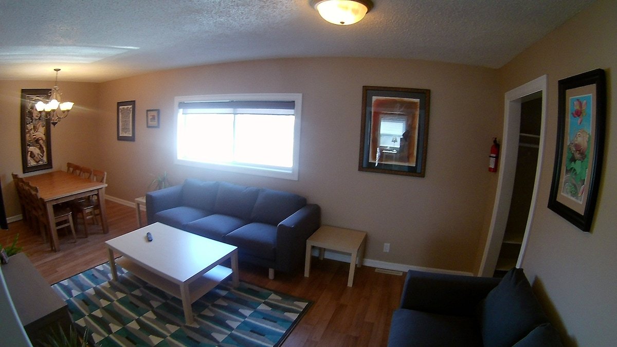 Contemporary 5 bedroom in St. Vital gallery image 3