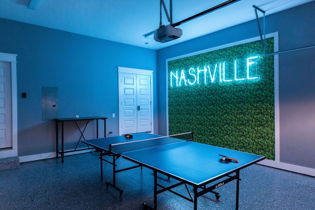 F3) HUGE Home/Yard-Beds Galore-No Cleaning Fee! gallery image 3