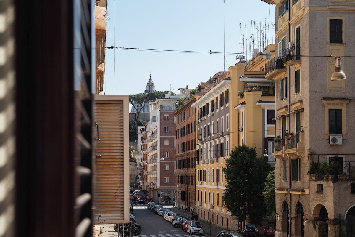 4 beds/4 baths flat near Vatican and metro! gallery image 4