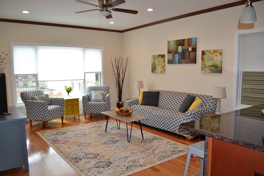 Spacious 4BR home 30 mins* from NY! Parking avail! gallery image 2