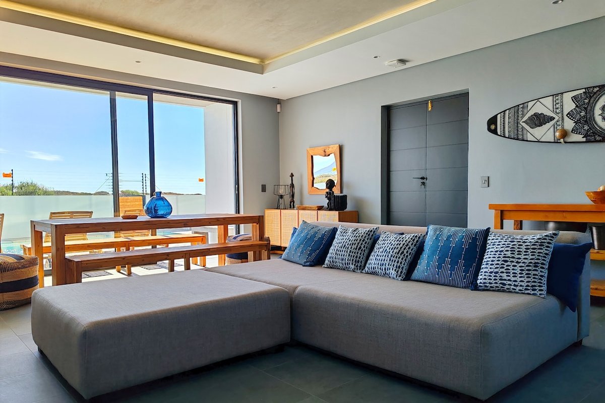 Sunset Beach Villa with Pool and Table Bay Views gallery image 3