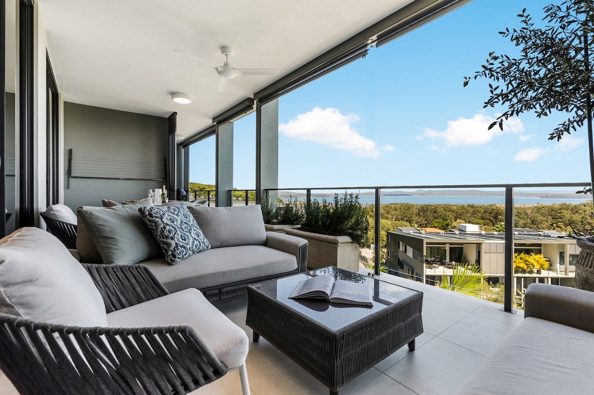 Luxury Living on Lakeview Rise gallery image 2