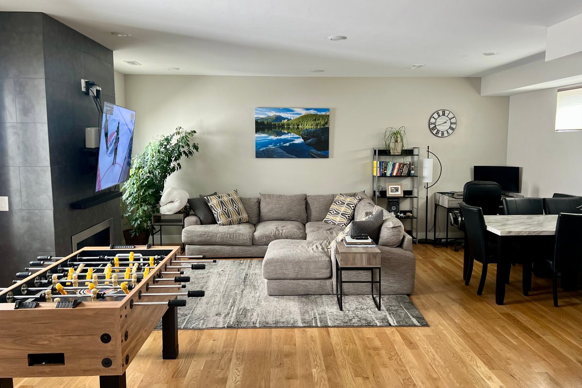 Upscale Modern 3BD Townhouse – Walk to Stadium