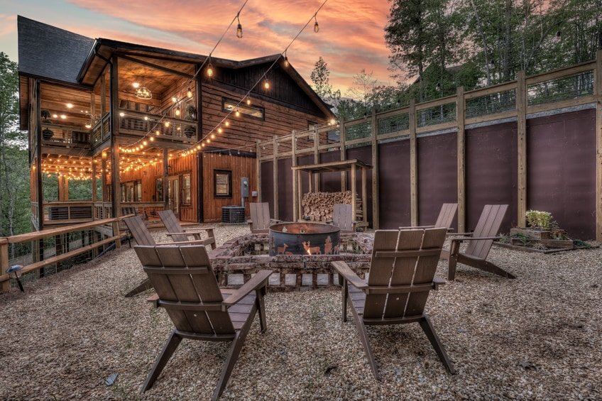 Friends in High Places- Pets OK, 4 King Suites