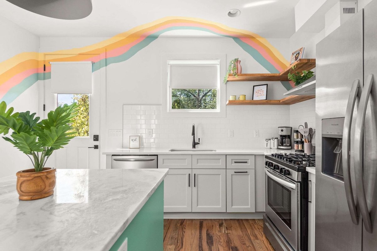 The Dolly House 8BR Sleeps 24 5min to DT gallery image 5