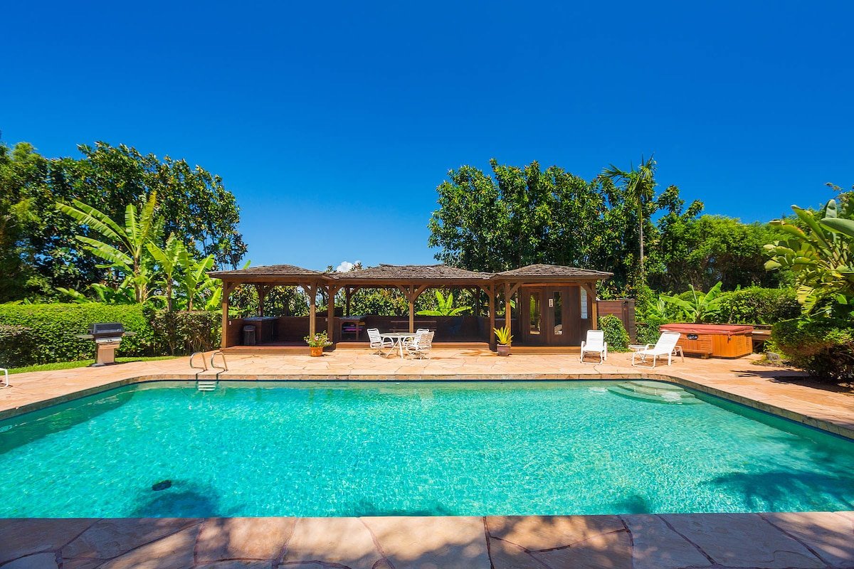 Pool, hot-tub, tennis, tropical oasis gallery image 4