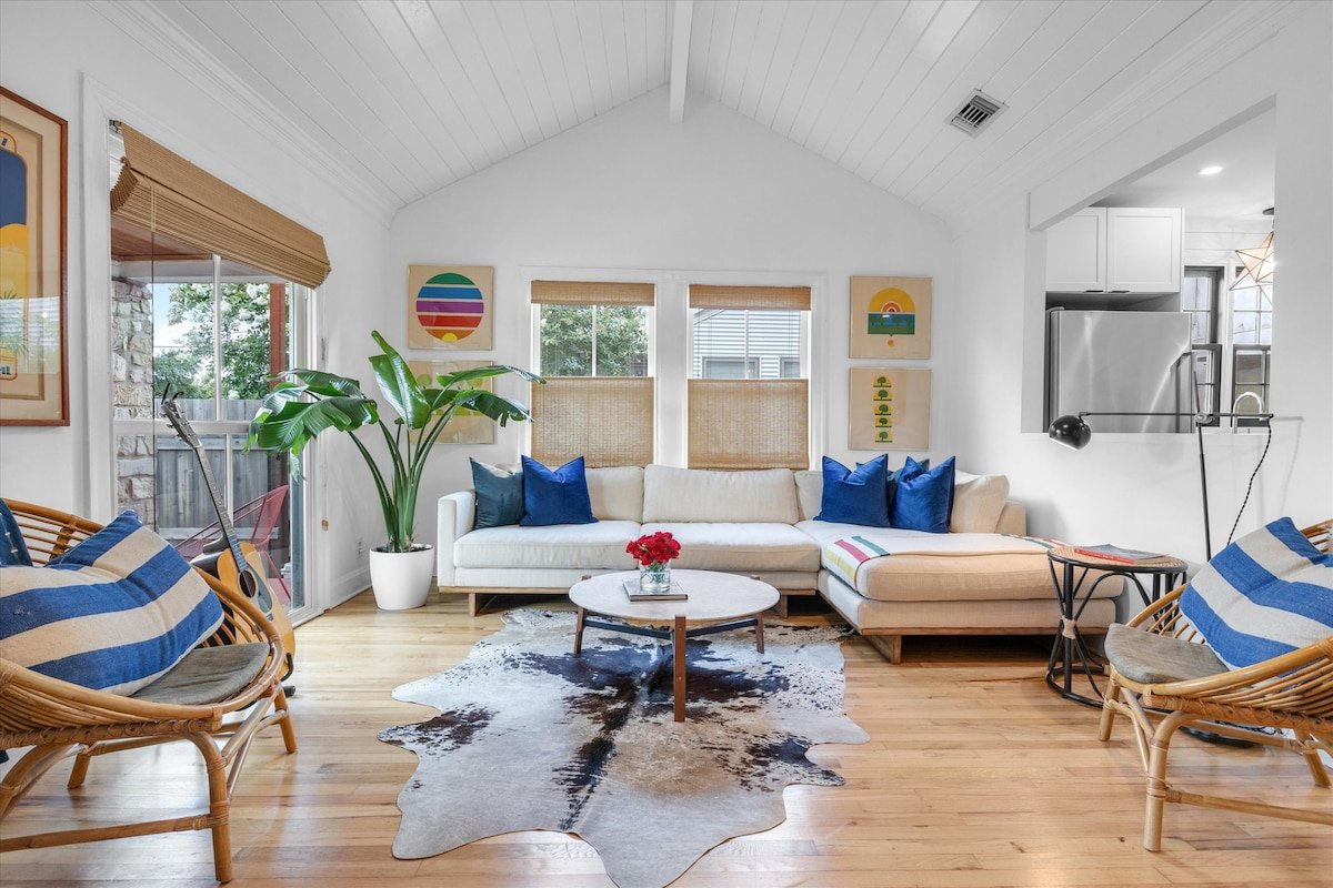 Perfect Bungalow Oasis w/Heated Pool in SOCO gallery image 2