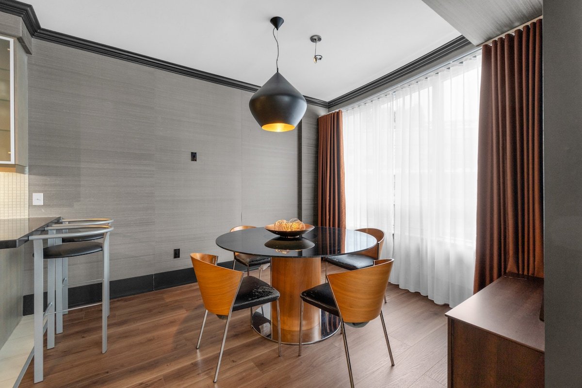 NEW! The Penthouse – CN Tower Views – 2100 sq.ft. gallery image 5