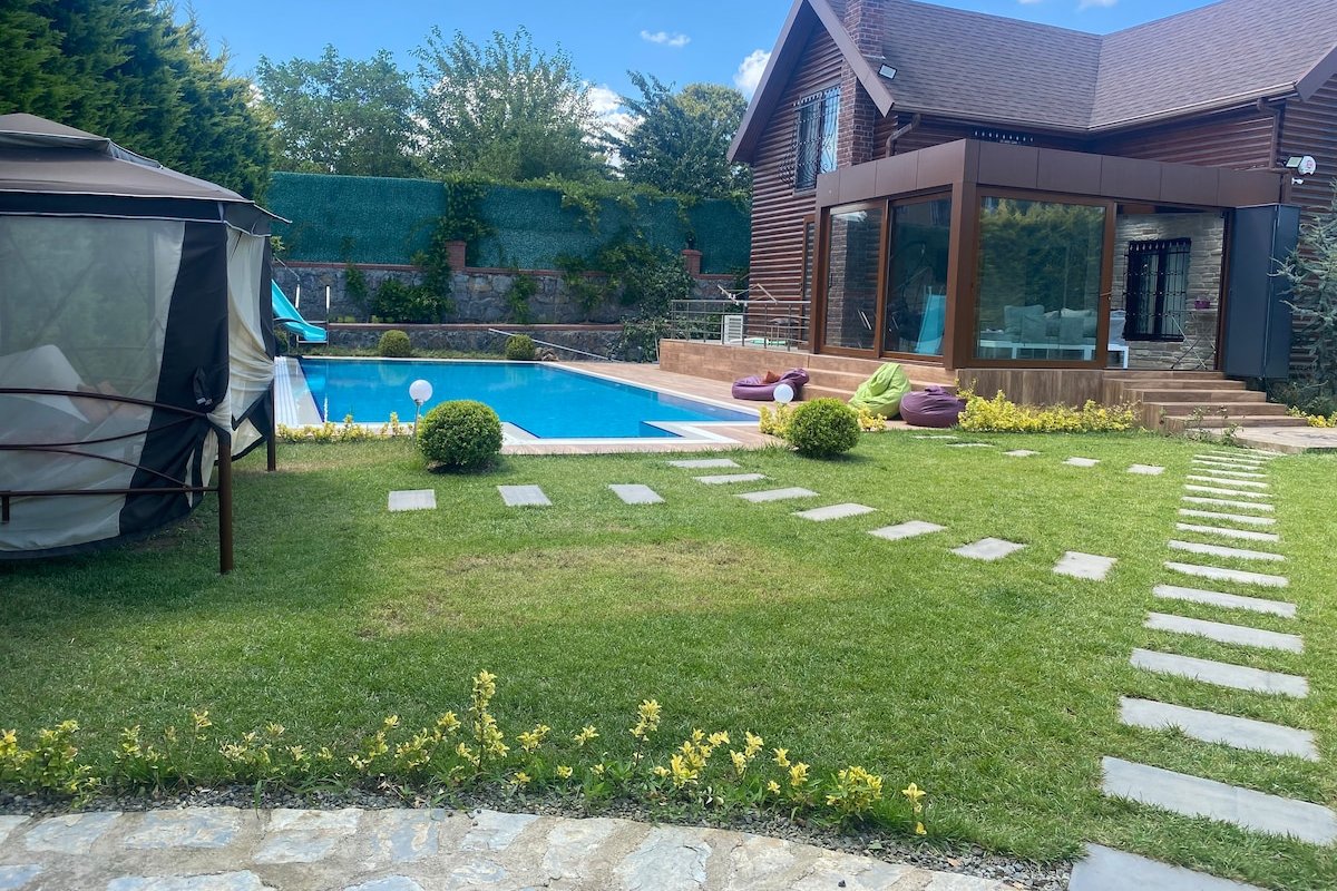 Havuz,bahçe ve tüm rahatlıklar kişiye özel alan gallery image 3